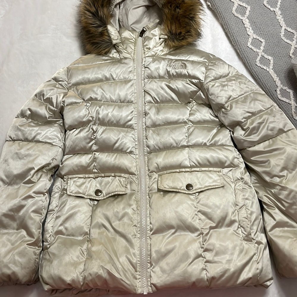 north fave puff jacket, size youth large/girls large, fits like adult small!
